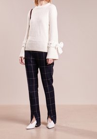 Club Monaco Stickad tröja - white