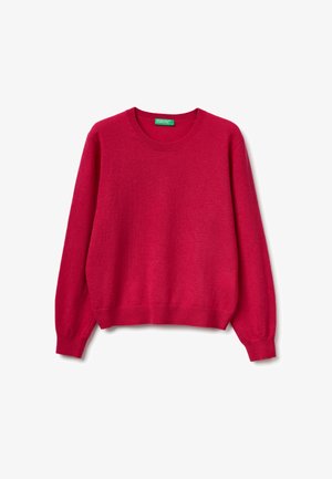 Suéter rojo de punto con cuello redondo, mangas largas y puños y dobladillo acanalados. Textura de tela suave, diseño minimalista.