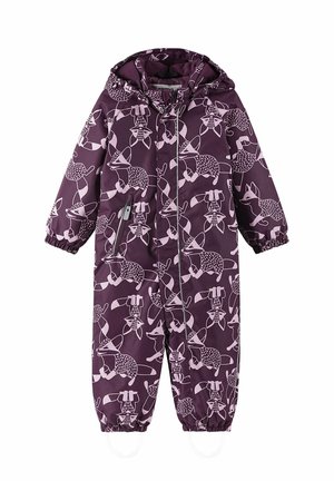 Lila wasserdichter Overall mit rosa Fuchs-Muster, ausgestattet mit Kapuze, Reißverschluss, elastischen Bündchen und Fußriemen für einen sicheren Sitz.