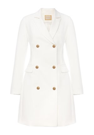 Biały dwurzędowy płaszcz z złotymi guzikami, kołnierzem typu lapel oraz bocznymi kieszeniami. Posiada gładką teksturę i dopasowany krój.