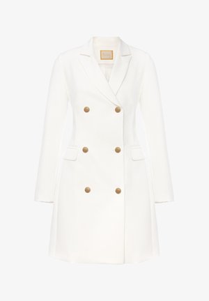 Biały dwurzędowy płaszcz z złotymi guzikami, kołnierzem typu lapel oraz bocznymi kieszeniami. Posiada gładką teksturę i dopasowany krój.