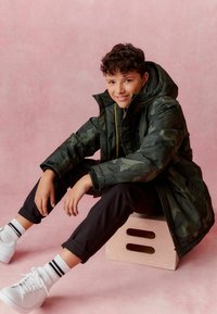 Next WATERPROOF WARM WADDED STANDARD - Žieminis paltas - khaki green camo