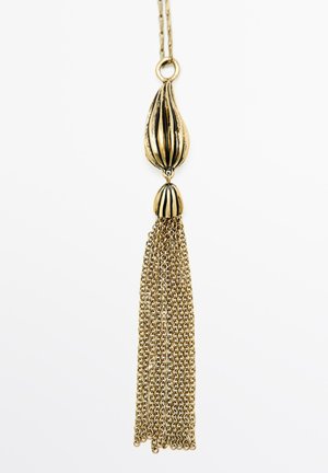 Collana d'oro con un pendente testurizzato a strisce verticali e un pon-pon decorativo realizzato con fini anelli di catena.