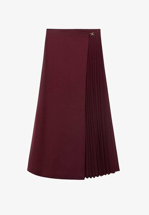 Burgunderfarbene knielange Rock mit einem plissierten Design auf einer Seite, einem einfachen Verschluss an der Taille und durchgehend glatter Textur.