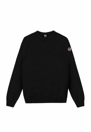 Maglione nero lavorato a maglia con scollo rotondo, polsini e orlo a costine. Presenta un'etichetta con logo sulla manica sinistra. Tessuto morbido, vestibilità classica.