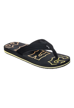 Sort flip-flop med en tekstureret sål, gul accent og iøjnefaldende orange skrift på fodsengen. Enkel stropdesign.