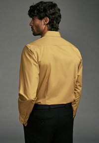 Next EASY CARE SINGLE CUFF - Cămașă - yellow gold