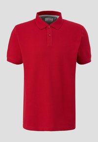 Rotes Polohemd aus Baumwolle mit klassischem Kragen, kurzen Ärmeln, einer Knopfleiste mit drei Knöpfen und dezenten Logodetails am Saum.