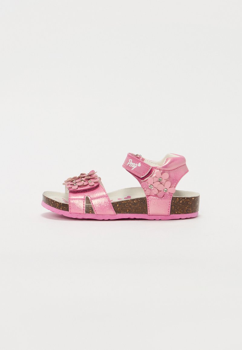 Sandal rosa com parte superior em sintético, adornos florais, tira ajustável e solado texturizado semelhante a cortiça. Projetado para conforto e suporte.