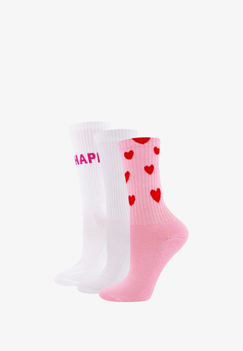 Trzy pary skarpetek: jedna biała z napisem "HAPPY" w różowych literach, jedna zwykła biała i jedna jasnoróżowa w czerwone serca, wszystkie o długości do połowy łydki.