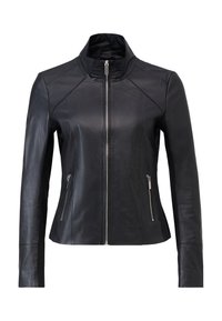 Schwarze taillierte Lederjacke mit Stehkragen, Frontreißverschluss und zwei seitlichen Reißverschlusstaschen, auf weißem Hintergrund gezeigt.