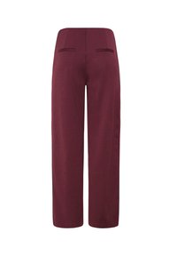 Pantalon taille haute rouge foncé, jambes droites, avec deux poches passepoilées à l'arrière sur fond blanc.
