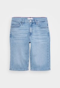 Pantaloni corti in denim blu chiaro con taglio dritto, design a cinque tasche e chiusura a bottone. Texture sbiadita distintiva e orlo pulito.