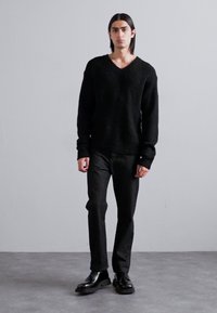 Filippa K SOFT V NECK SWEATER - Pulover - black