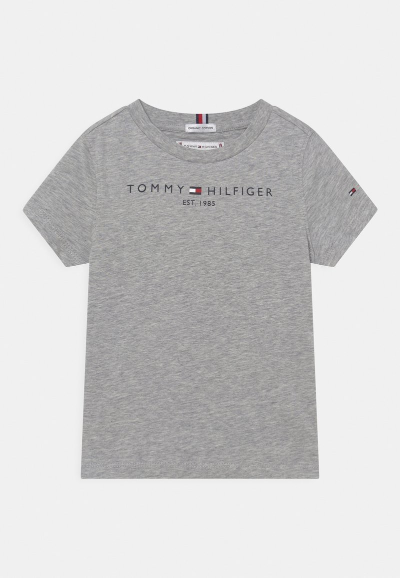 Grau Baumwoll-T-Shirt mit kurzen Ärmeln, versehen mit dem Aufdruck "TOMMY HILFIGER EST. 1985" in dunkelblau über der Brust und einem kleinen Markenakzent am Ärmel.