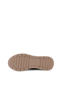 Sole di scarpa piatta marrone con un motivo testurizzato per una maggiore aderenza. Realizzata in gomma, presenta una forma ampia e arrotondata con una finitura liscia.