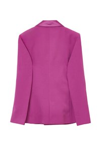 Rosa Blazer mit glatter Textur, seitlichem Schlitz, Reverskragen und langen Ärmeln. Minimalistisches Design mit klaren Linien.