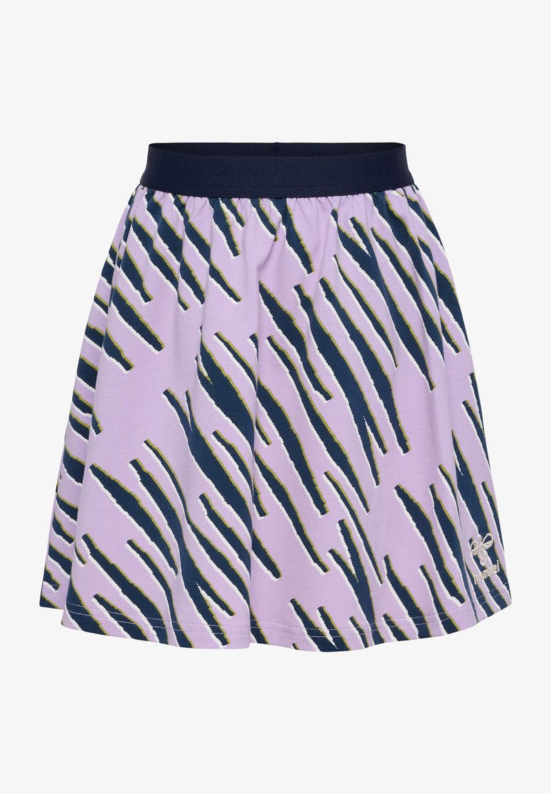 Licht paarse rok met een marineblauw en wit verticaal gestreept patroon, elastische tailleband en geborduurd logo in de rechterbenedenhoek.