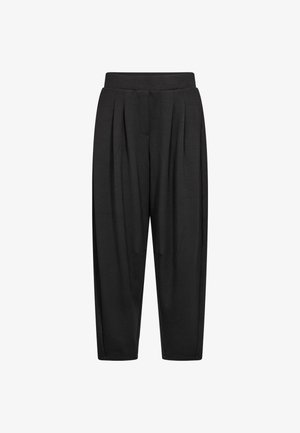 Sorte plisserede bukser lavet af blødt stof. Har en bred, elastisk talje og sidelommer med et afslappet, tilspidset bensnit.