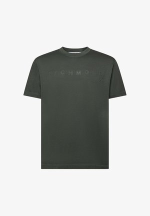 Camiseta de algodón de manga corta en verde oscuro, con cuello redondo y texto en relieve "RICHMOND" en el pecho. Textura suave.