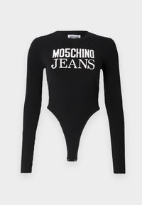 Bodysuit preto de mangas longas com textura canelada e "MOSCHINO JEANS" impresso em branco. Apresenta um design de corte alto com fecho de pressão na parte inferior.
