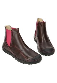 Braune Leder-Stiefeletten mit pinken Seitenelementen, kontrastierender Naht und strukturierten Gummisohlen für besseren Halt. Runde Zehenform.