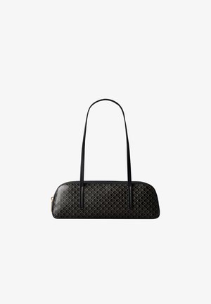 Sac à main noir avec de longues fines bandoulières et un motif géométrique répétitif de couleur claire sur le corps, sur fond blanc.