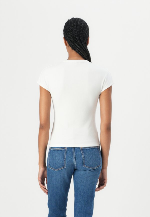 SLIM TEE - Basic T-shirt - ivory silk3