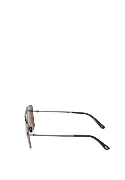 Metalowe okulary przeciwsłoneczne z cienką brązową oprawą, gradientowymi szkłami i czernionymi zausznikami. Charakteryzują się eleganckim, minimalistycznym designem.