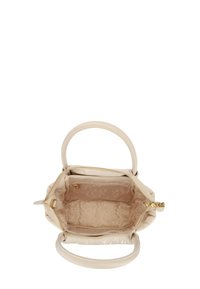 Borsa beige con esterno in pelle liscia, doppi manici e accessori in oro. L'interno presenta un tessuto con motivo logo e una tasca con zip.