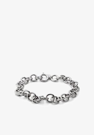 Sølvmetall kjede armbånd med store sammenkoblede sirkulære lenker og en rund fjærlås, vist på en hvit bakgrunn.