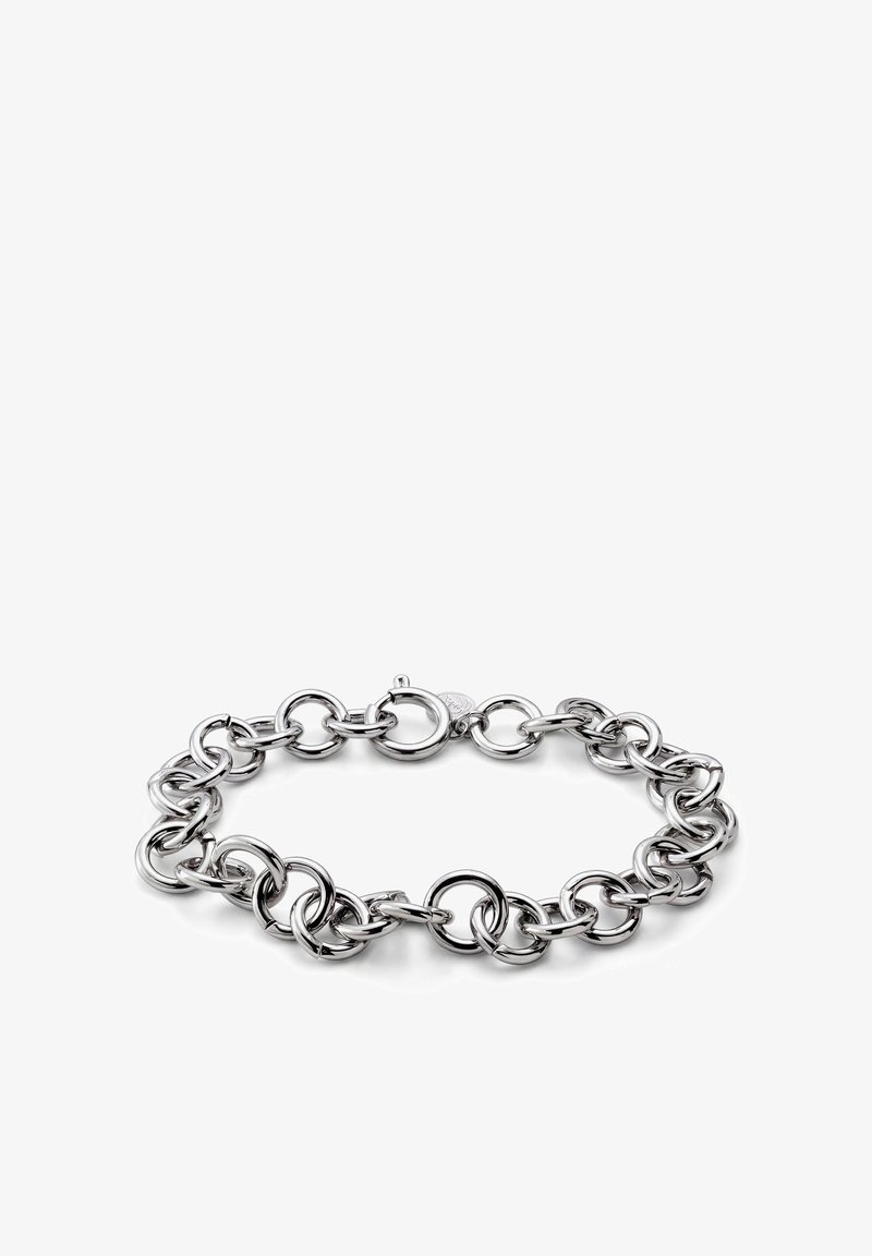 Sølvmetalkædearmbånd med store sammenlåste cirkulære led og en rund fjederlåse, vist på en hvid baggrund.