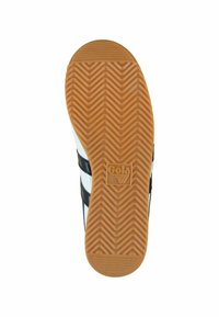 Suela de zapato con un diseño de goma texturizada, que presenta un patrón de espiga en marrón y una parte superior blanca con rayas negras y un logo.