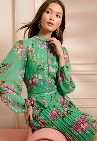 Love & Roses REGULAR FIT - FLORAL PRINT PLEATED LONG SLEEVE - Nappali ruha - green