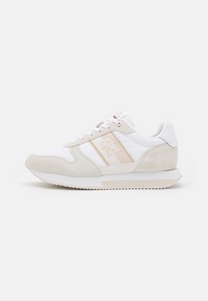 Sneakers - off-white