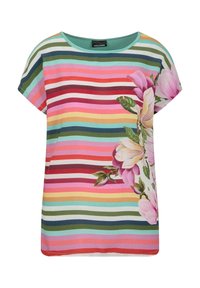 Chemise à manches courtes avec des rayures horizontales multicolores et de grandes impressions de fleurs roses sur le côté droit, bordure d'encolure verte.