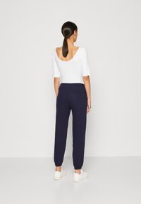 GAP HERITAGE JOGGER - Pantaloni sportivi - navy uniform