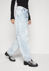 Calvin Klein Jeans 90'S STRAIGHT - Straight leg jeans - denim light