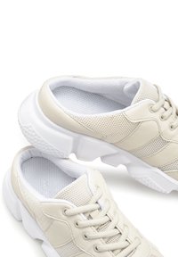 LASCANA Sneaker low - beige