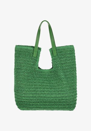 Zelená pletená taška na rameno s texturovaným povrchem, otevřeným vrškem a krátkými zelenými držadly. Má obdélníkový tvar s výřezovým designem.