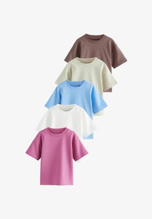 Päť tričiek s krátkym rukávom v hnedej, krémovej, svetlomodrej, bielej a ružovej farbe. Bavlnený materiál, uvoľnený strih, rebrovaný okrúhly výstrih, minimalistický dizajn.