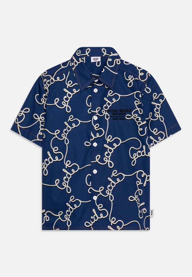 Chemise bleu marine à manches courtes avec un motif de texte blanc en boucle et un logo de marque brodé en noir sur la poche poitrine.
