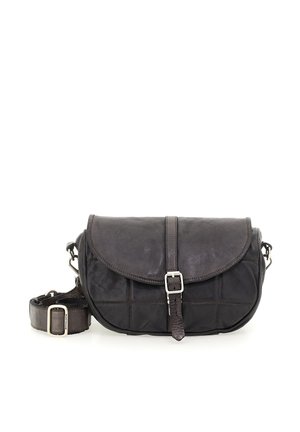 Borsa a tracolla in pelle nera con flap curvato, forma rettangolare, dettagli cuciti e tracolla regolabile con fibbia in argento.