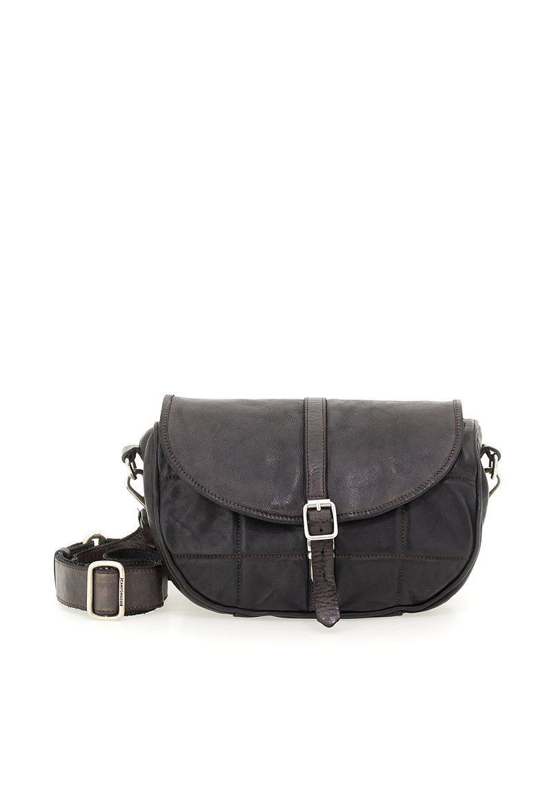 Borsa a tracolla in pelle nera con flap curvato, forma rettangolare, dettagli cuciti e tracolla regolabile con fibbia in argento.