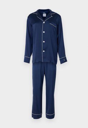 Conjunto de pijama azul marino hecho de tela suave, que incluye una camisa de botones con un bolsillo y ribete blanco, y pantalones a juego con piernas rectas.