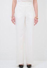 WITH WIDE LEG - Trousers - white