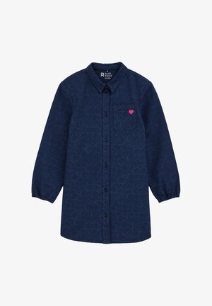 Šviesiai mėlynas marškinis su jūros banguotu raštu, ilgomis rankovėmis su elastingais rankogaliais ir mažu rožiniu širdelės akcentu ant krūtinės.