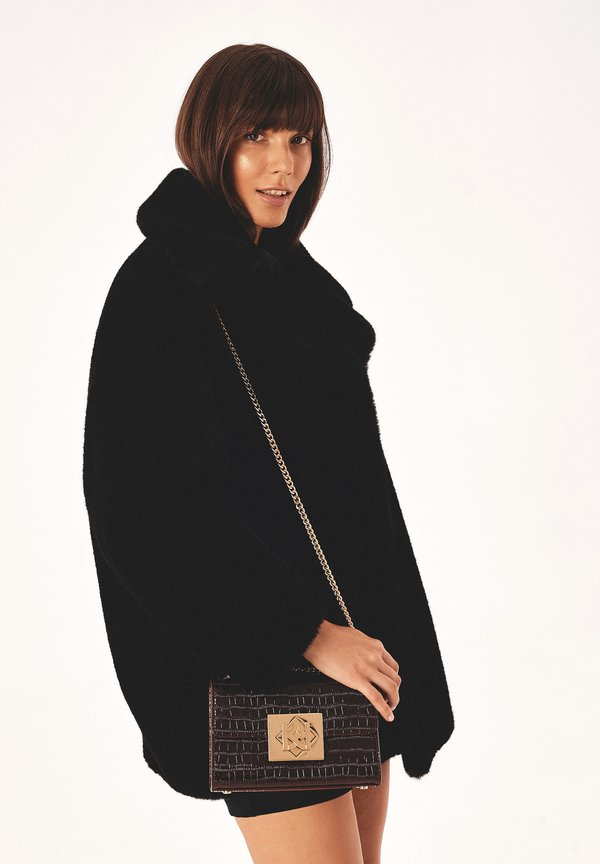 VIENA - Umhängetasche - bordeaux