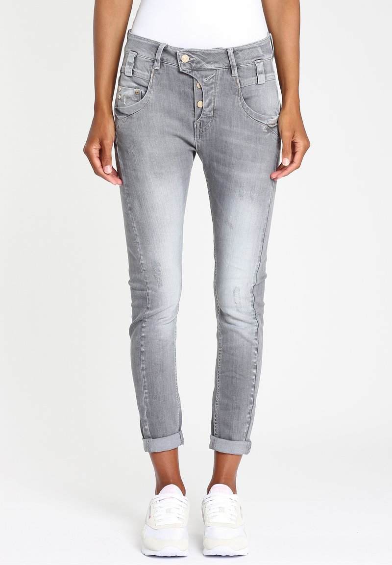 Grijze denim skinny jeans met een versleten textuur, voorzien van een knoop- en ritsluiting, zijzakken en opgerolde manchetten.