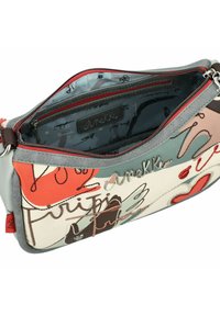 Mehrfarbige Leder-Umhängetasche mit gestickten Designs und silbernen Beschlägen. Strukturiertes graues Akzentmaterial und roter Reißverschluss. Innenfutter mit bedruckten Details.